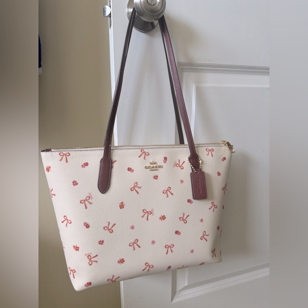 🎀COACH BOW PRINT tote bag!🎀